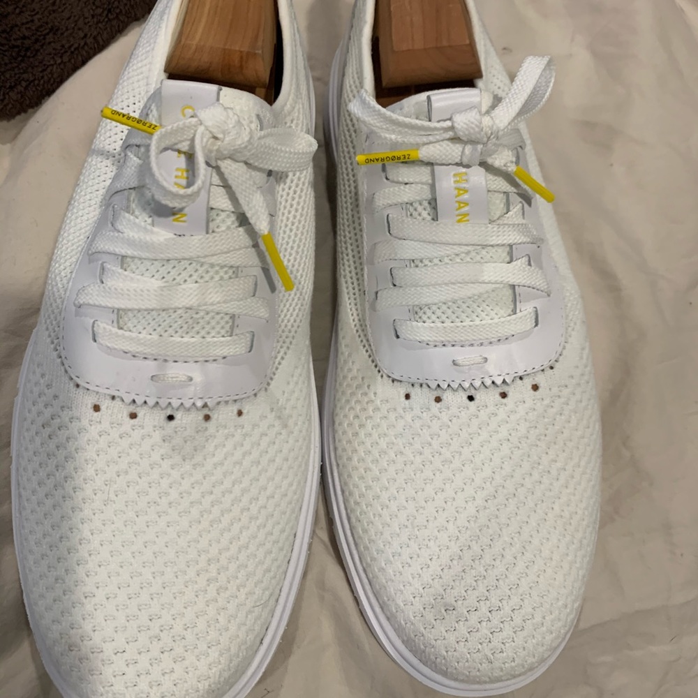 Men’s 10.5 white zerogrand shoes